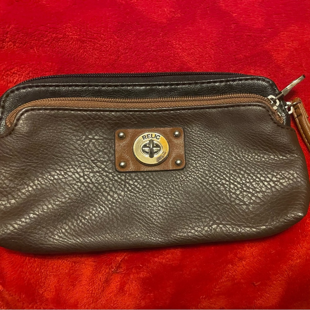 Relic wristlet wallet